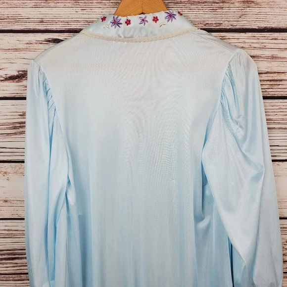 Movie Star Small Vinatge Blue Embroidered Nylon 2-Pc Matching Robe and Gown Set - Picture 8 of 12
